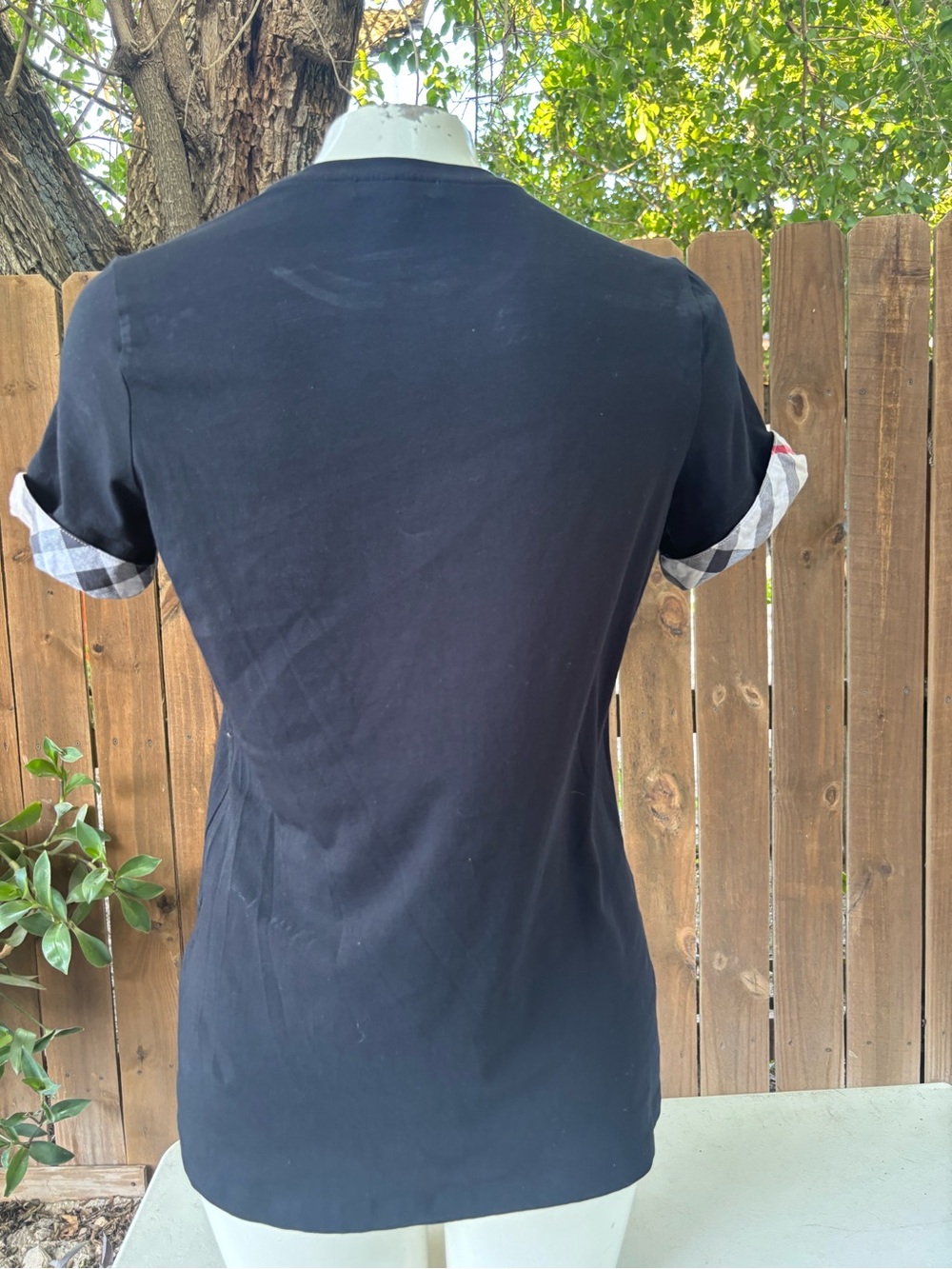 Burberry women's T-shirt size Medium, Damaged tee, Designer. - Picture 6 of 11